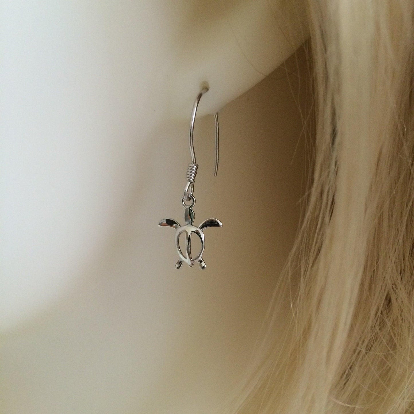 Pretty Hawaiian Sea Turtle Earring, Sterling Silver Turtle Dangle Earring, E4002 Birthday Wife Mom Girl Mother Gift, Island Jewelry - Hawaii Treasures Shop