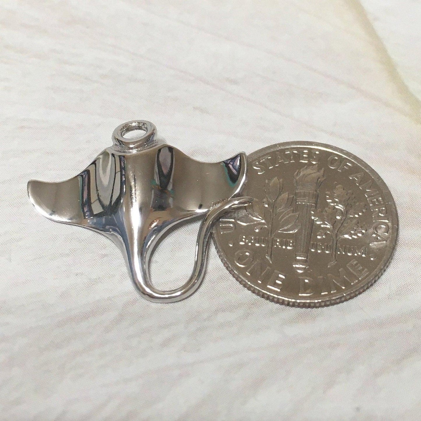 Beautiful Hawaiian Manta Ray Necklace, Sterling Silver 3D Manta Ray Pendant, N6105 Birthday Mother Wife Mom Girl Gift, Island Jewelry - Hawaii Treasures Shop